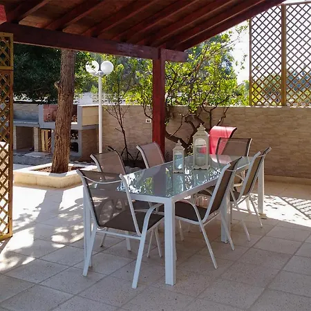 Villa With Pool In Torre Dell'orso M133